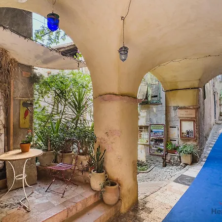 Paradise With Terrace - Free Parking - Smart Tv Apartment *
