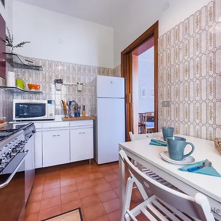 Paradise With Terrace - Free Parking - Smart Tv Apartment *